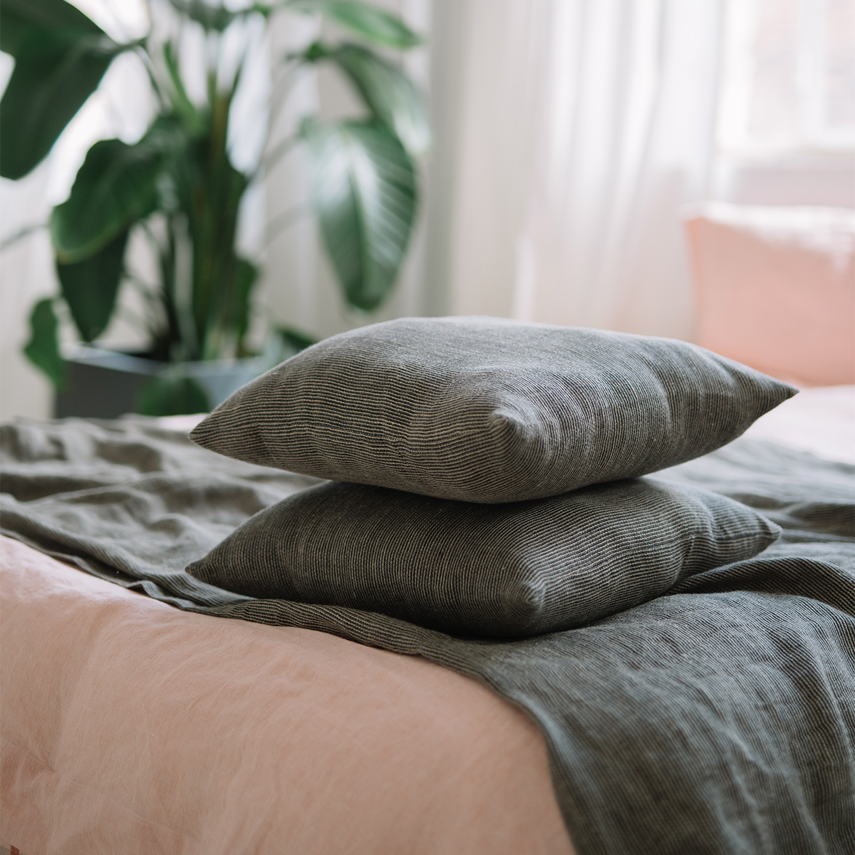 grey-waflle-decorative-pillow
