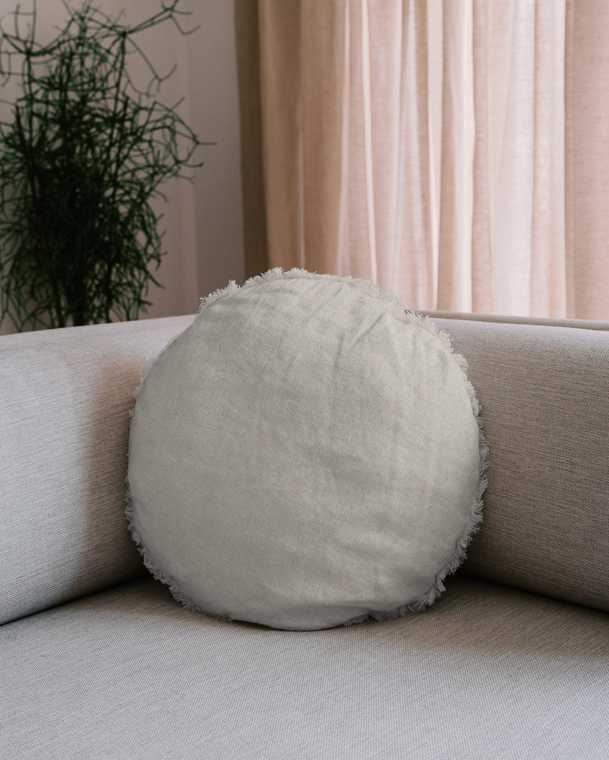 LUNA linen pillow with fringes diameter 50