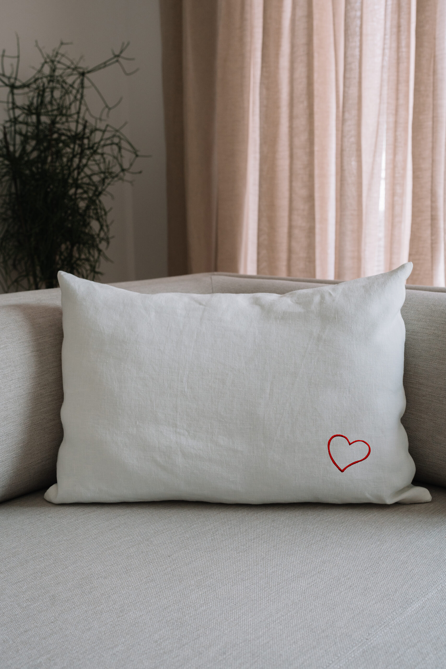 HUG linen pillow simple 50x60 with simple embroidery