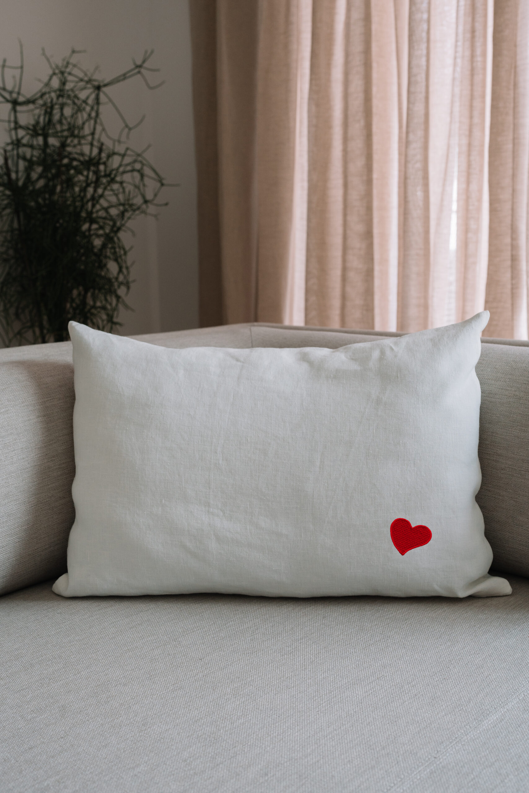 HUG linen pillow simple 50x60 with embroidery