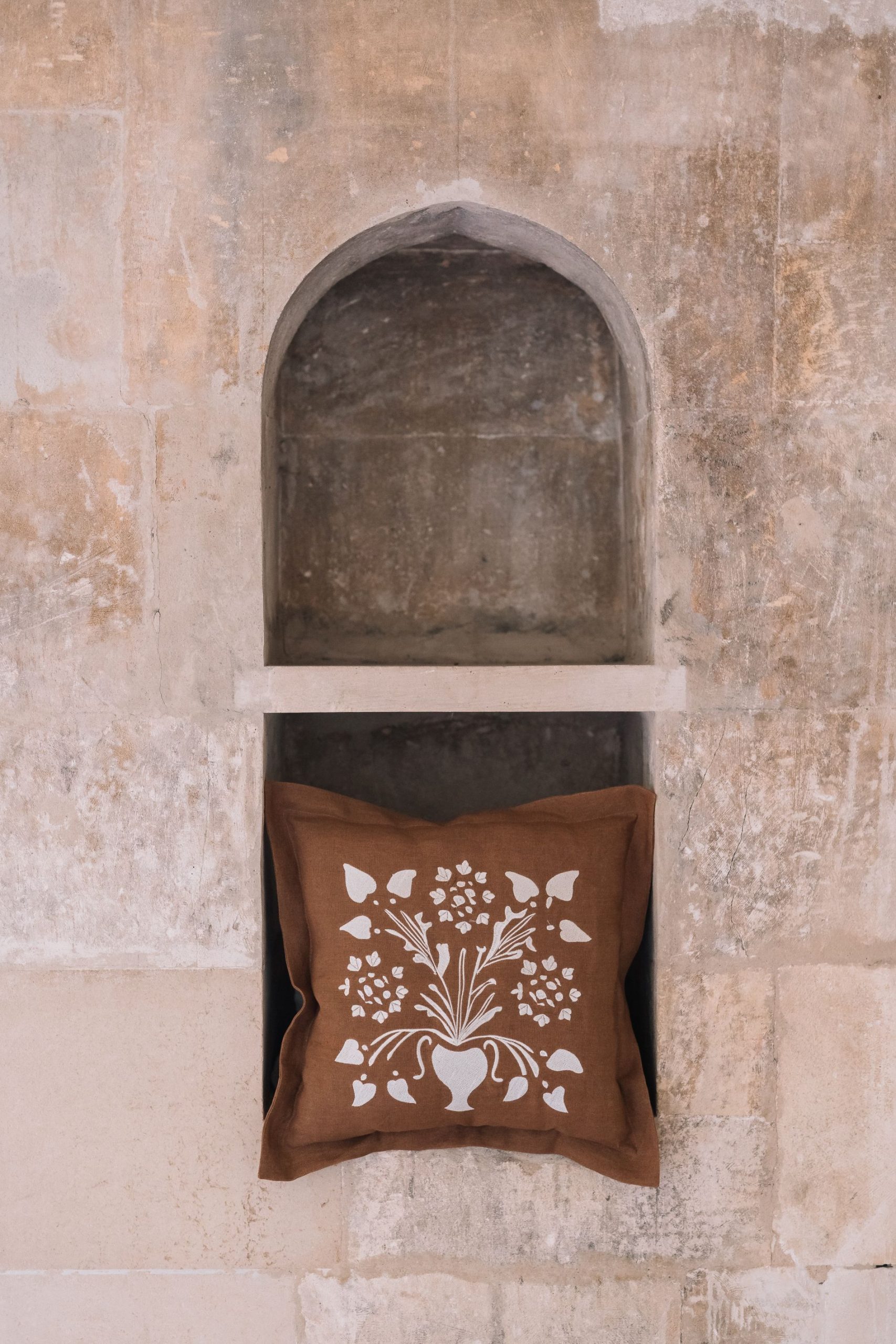 Embroidery decorative pillow FLOWER VASE white 50x50